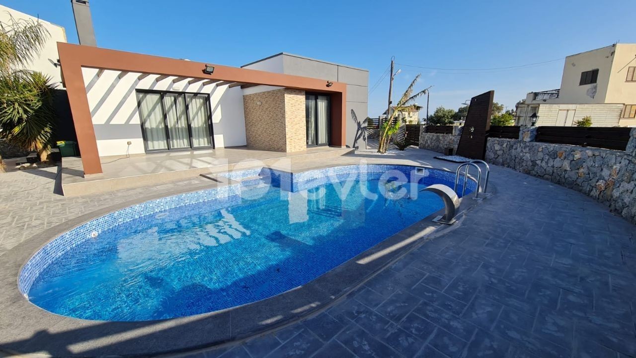 Bungalows with a large garden, pool infrastructure on the Bosphorus ** 