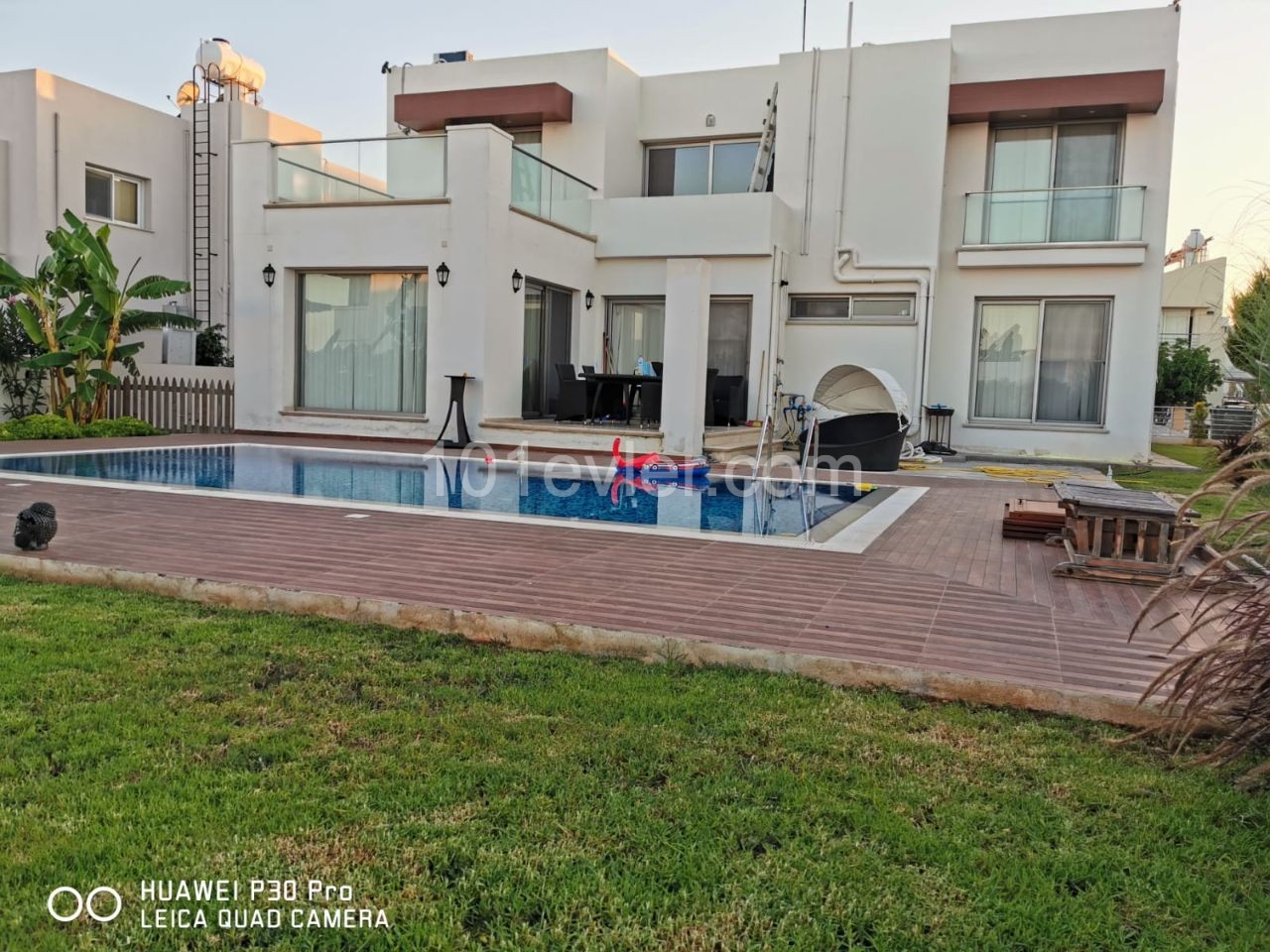 LUXURY !! Fully detached villa with pool ** 