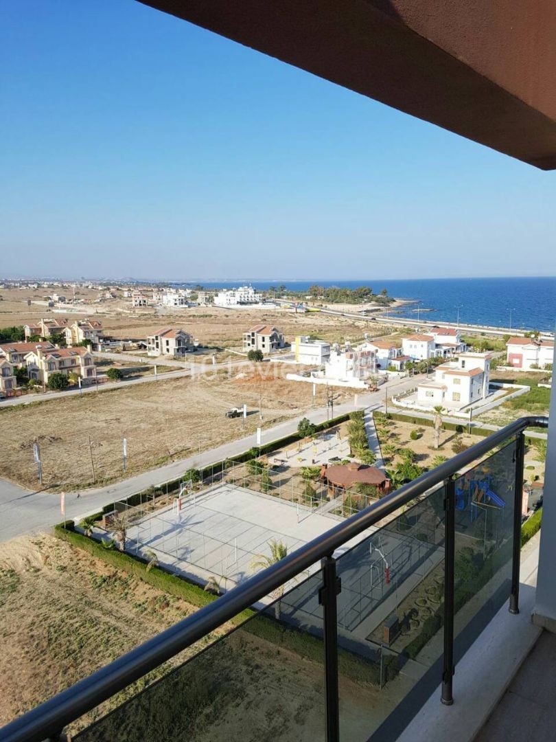 9. On the floor - with PANORAMIC sea views, furnished, taxes paid. ** 
