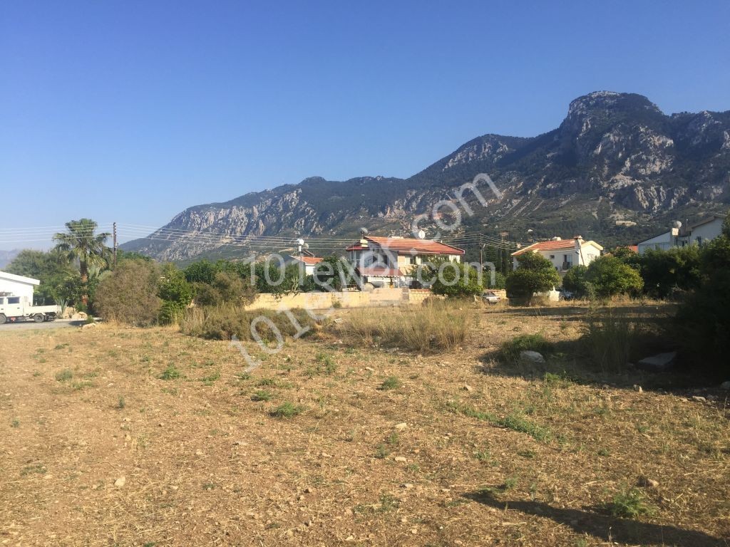 1.5 Acres of land suitable for the construction of villas in KARŞIYAKA ** 