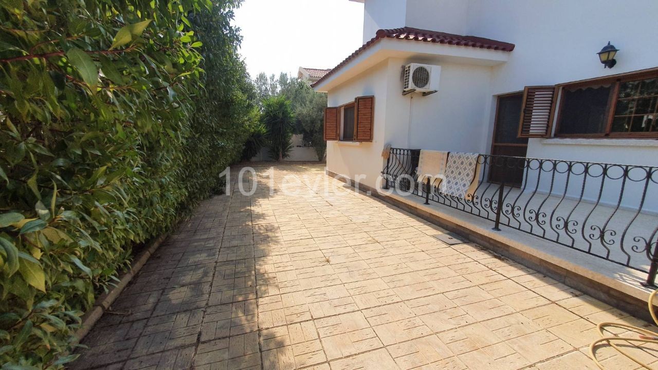 A villa with a large garden in the GARDENS, intertwined with nature. ** 