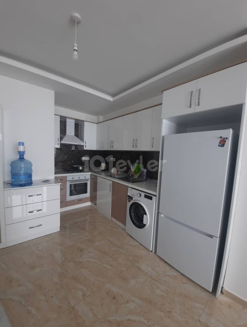 Zentral de Türkische kokanli, neu möbliert-2 + 1 Wohnung ** 