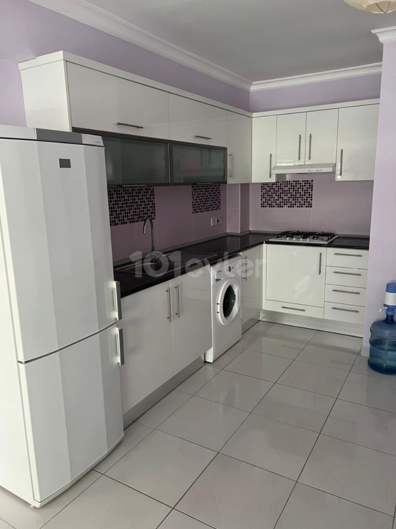 LONG BEACH'de havuzlu site içerisinde, eşyalı daire