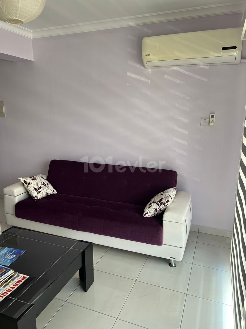 LONG BEACH'de havuzlu site içerisinde, eşyalı daire