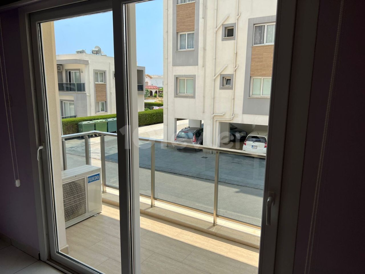 LONG BEACH'de havuzlu site içerisinde, eşyalı daire