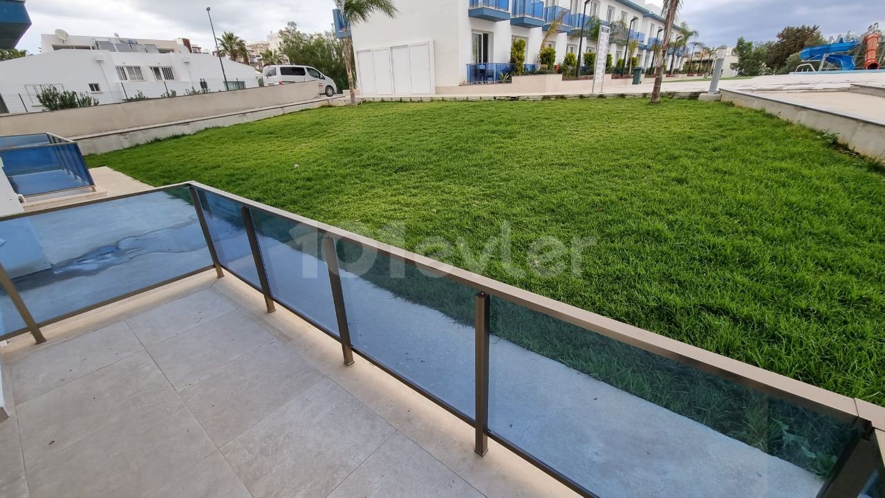 Pool-front apartment on the ROYAL LIFE site ** 