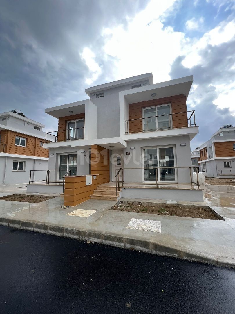 Royal Sun Elite Residence Sitesinde Satılık 2+1 İkiz Villa