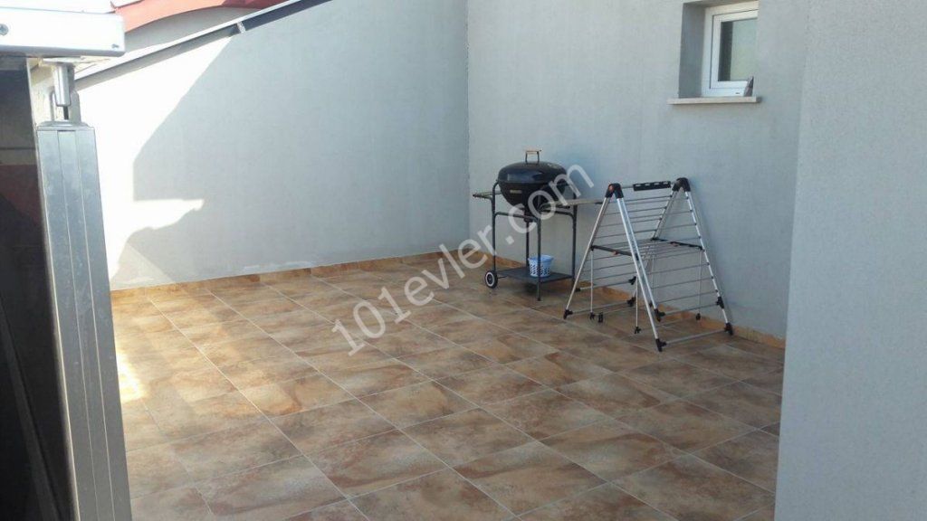 Mağusa Karakol bölgesinde lüks havuzlu 2+2 penthouse 