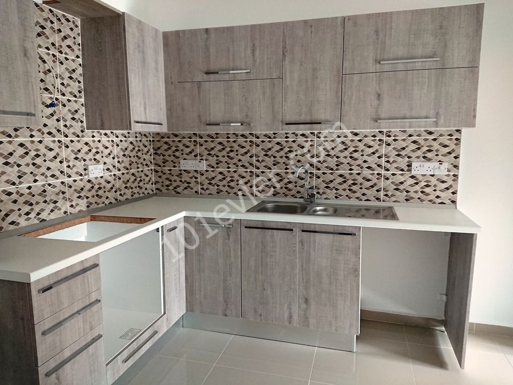 Girne Merkez’de Kaliteli, Asansörlü Binada 2+1 Kiralık Eşyalı Daire 