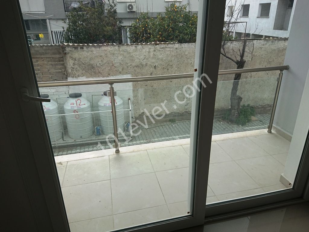 Girne Merkez’de Kaliteli, Asansörlü Binada 2+1 Kiralık Eşyalı Daire 