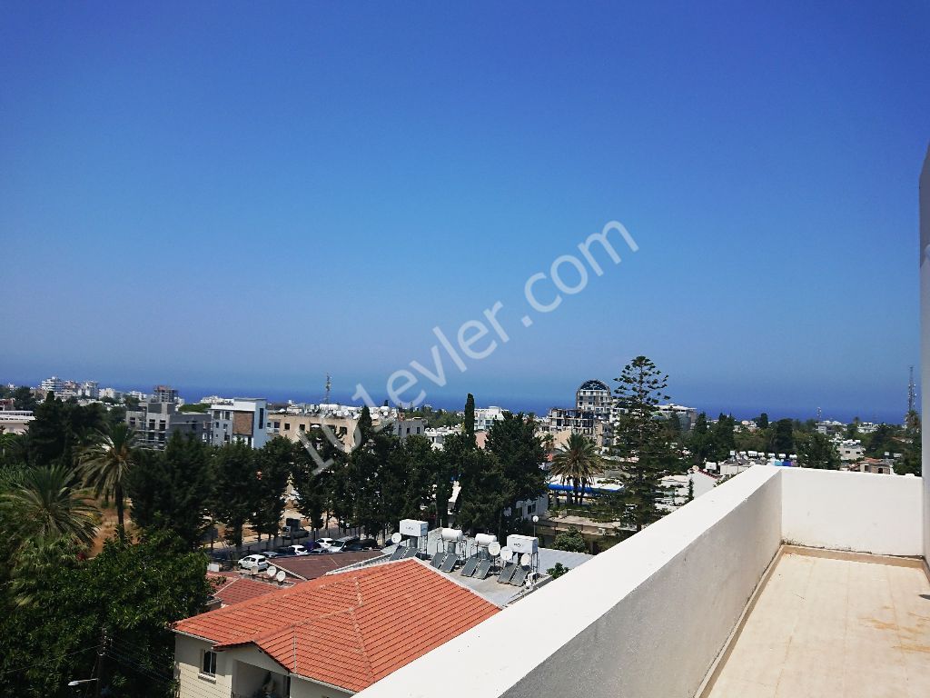  Girne Merkez’de Kaliteli Asansörlü Binada 2+1 Dağ ve DENİZ Manzaralı  SATILIK EŞYALI YATIRIMLIK Penthouse Daire 