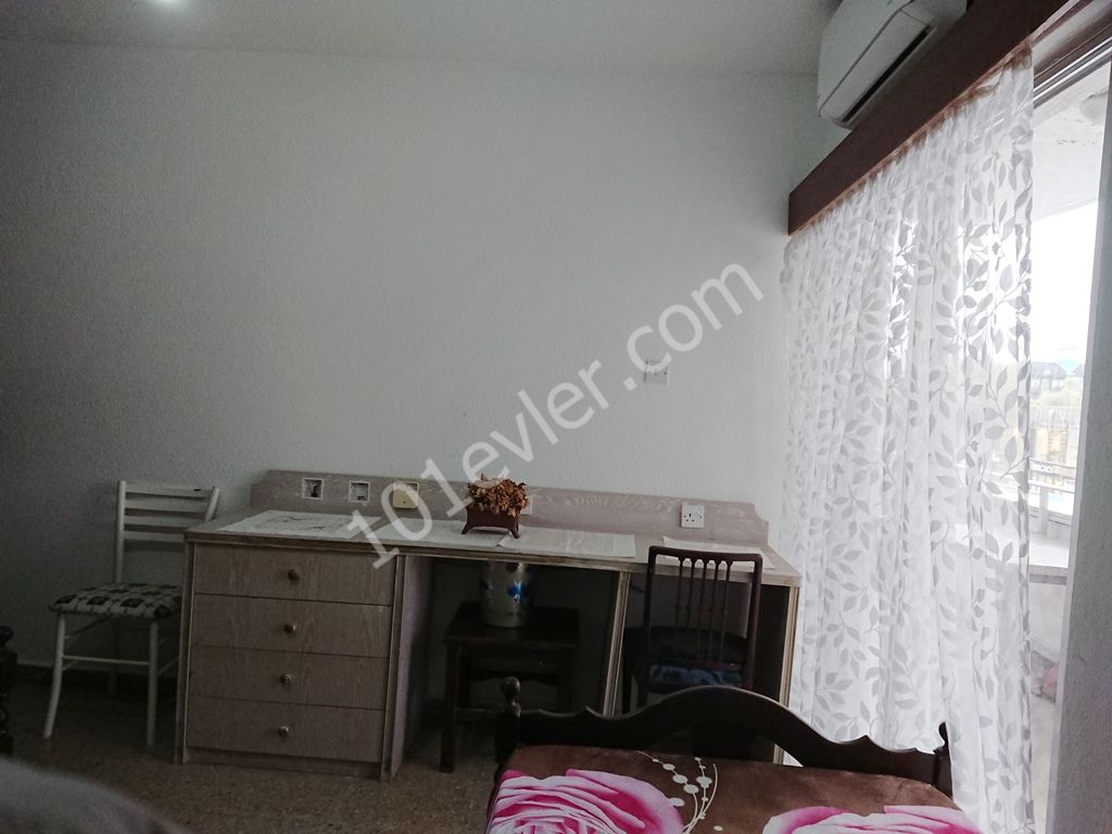 Girne Merkez'de Akpınar Çemberinde Çalışan Çift veya Öğretim Görevlilerine Uygun 3+1 Kiralık Daire