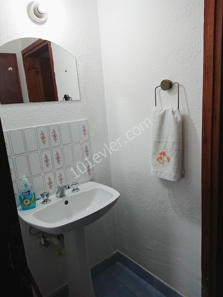 Akpınar Çemberinde Anayol Üzeri Köşe Daire Ofis / Klinik Amaçlı olarak Kiralıktır