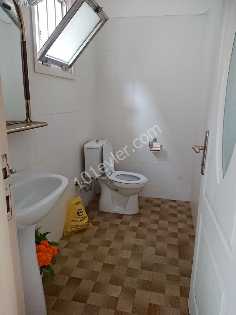 Lefkoşa Merkeze 5 Dk Mesafede Aydınlık Ferah Şömineli 4+2 İkiz Villa Kiralık! 