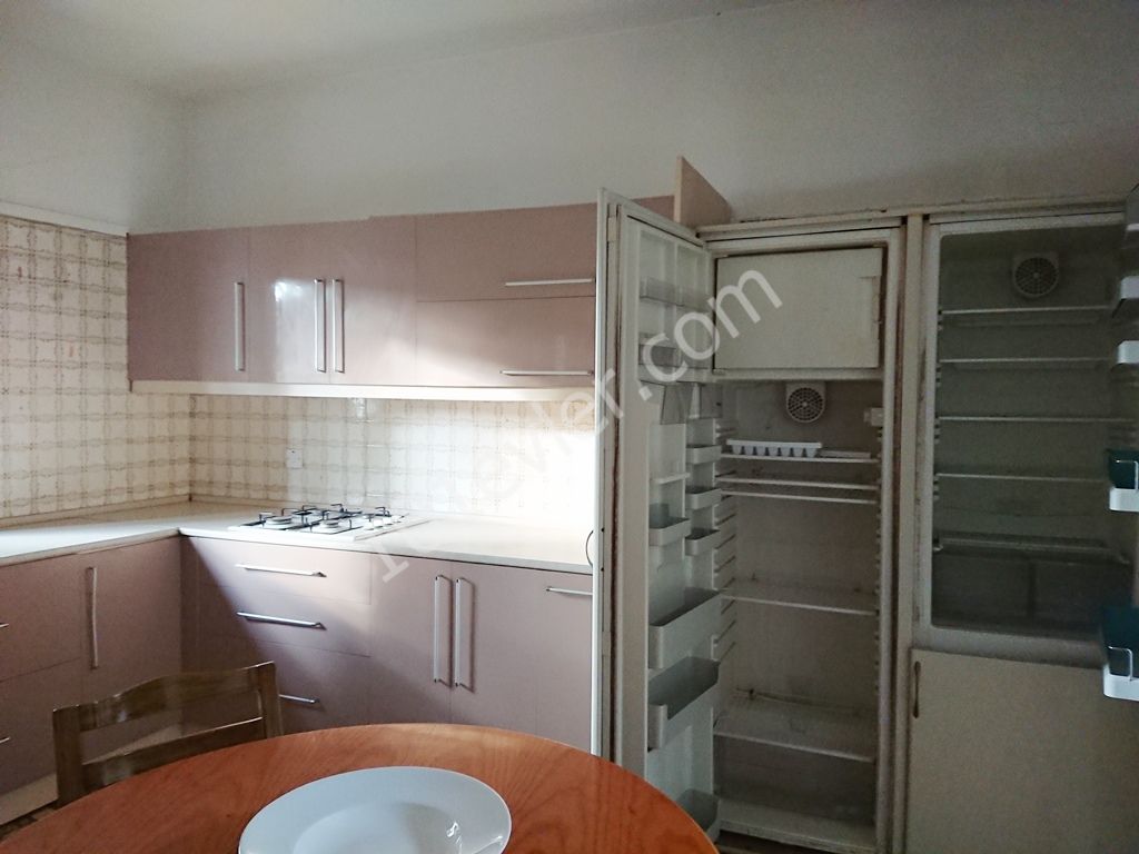 Lefkoşa Merkeze 5 Dk Mesafede Aydınlık Ferah Şömineli 4+2 İkiz Villa Kiralık! 