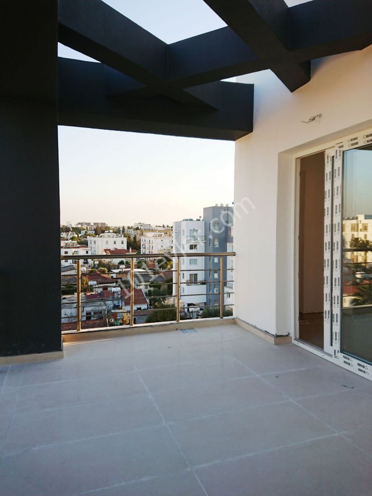 Penthouse For Sale in Küçük Kaymaklı, Nicosia