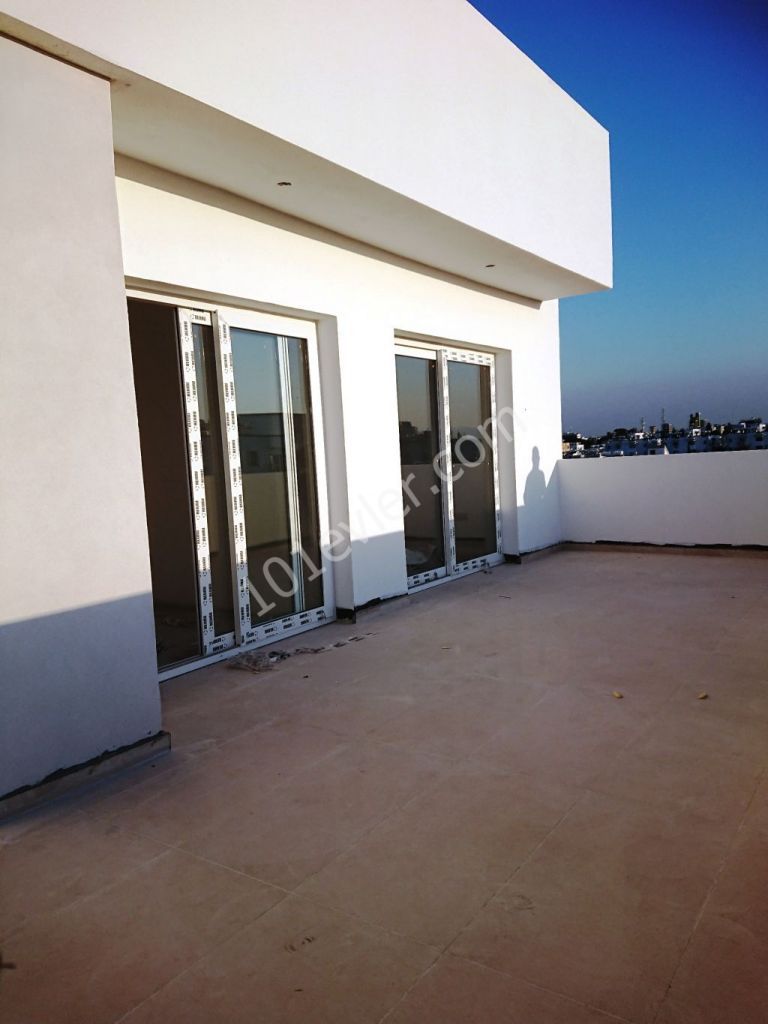 Penthouse For Sale in Küçük Kaymaklı, Nicosia