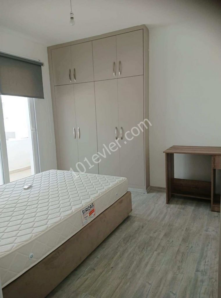 Girne Merkez’de Kaliteli Asansörlü Binada 2+1 Deniz Manzaralı Penthouse Kiralık Daire