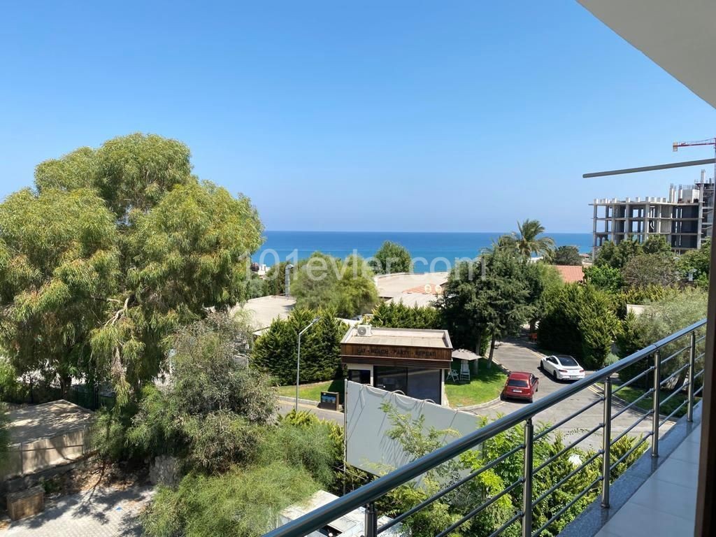 Girne'de Asansörlü Temiz ve Güvenli Girişli Binada 350Stg. den Başlayan Kiralık 2+1 Daireler!