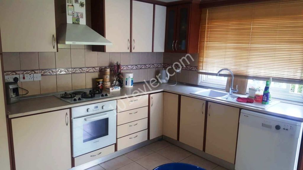 "12 AY PEŞİN ÖDEMEDE" 140m2 -3+1 Zemin kat bahçe kullanımlı daire Sadece 350Stg/Aylık Kiralık!!!  