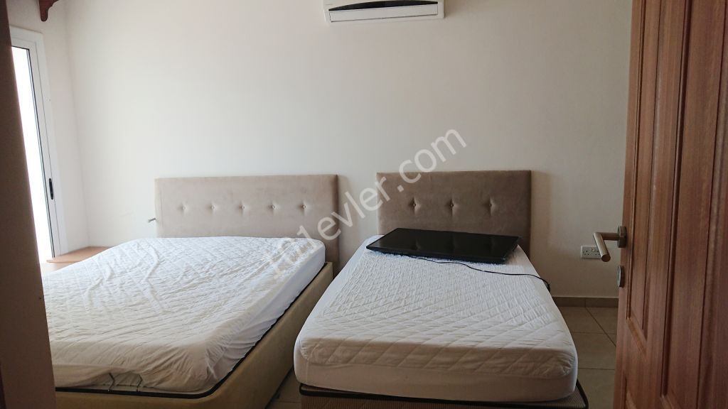 Girne Merkez'de Geniş Ferah 2+1 Temiz Kiralık Daire 