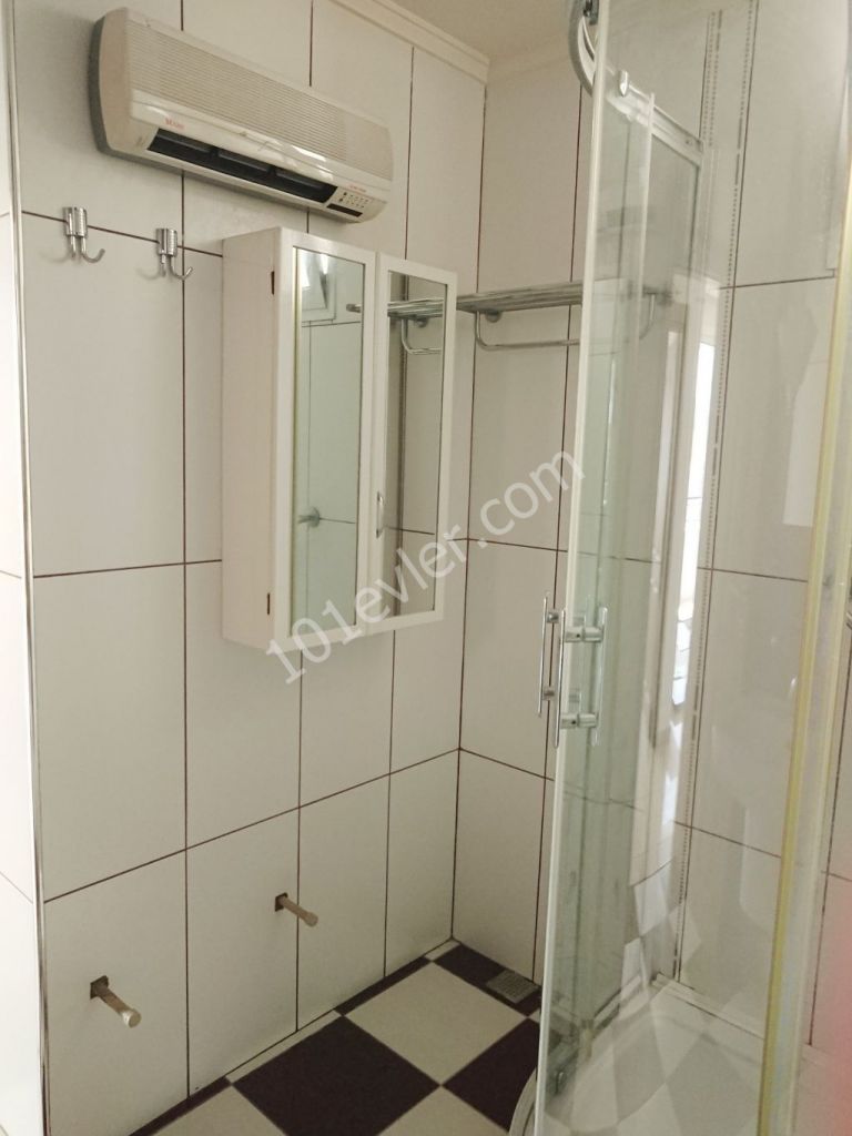 Girne Merkez'de Geniş Ferah 2+1 Temiz Kiralık Daire 