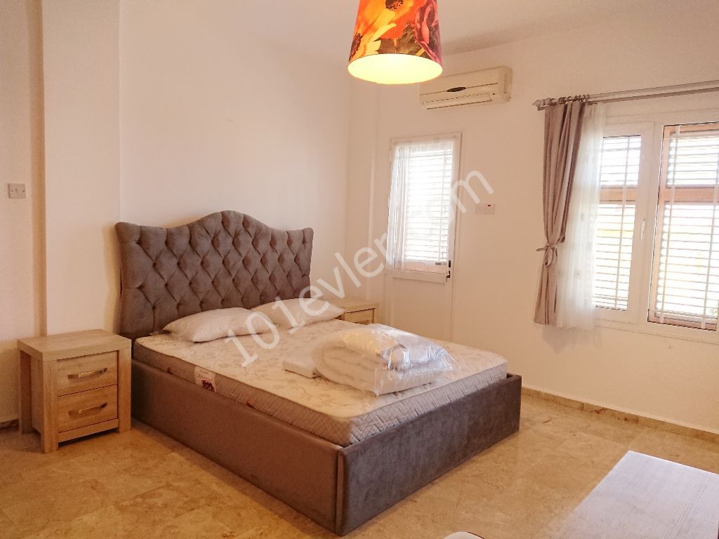 Girne Çevreyolunda Dağ ve Deniz Manzaralı Merkezi Isıtmalı 3+1 Özel Havuzlu Kiralık Lüks Villa!!!