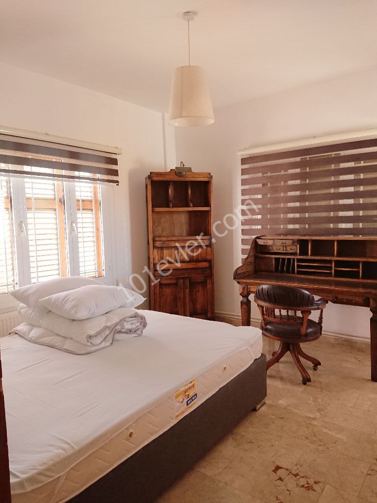 Girne Çevreyolunda Dağ ve Deniz Manzaralı Merkezi Isıtmalı 3+1 Özel Havuzlu Kiralık Lüks Villa!!!