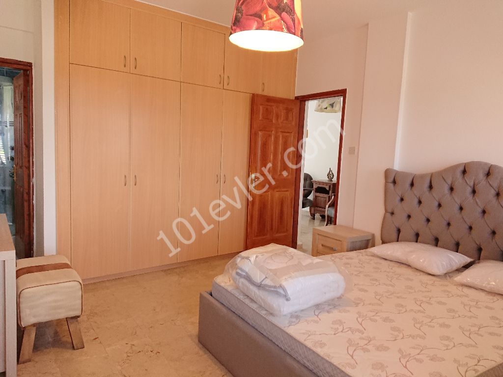 Girne Çevreyolunda Dağ ve Deniz Manzaralı Merkezi Isıtmalı 3+1 Özel Havuzlu Kiralık Lüks Villa!!!