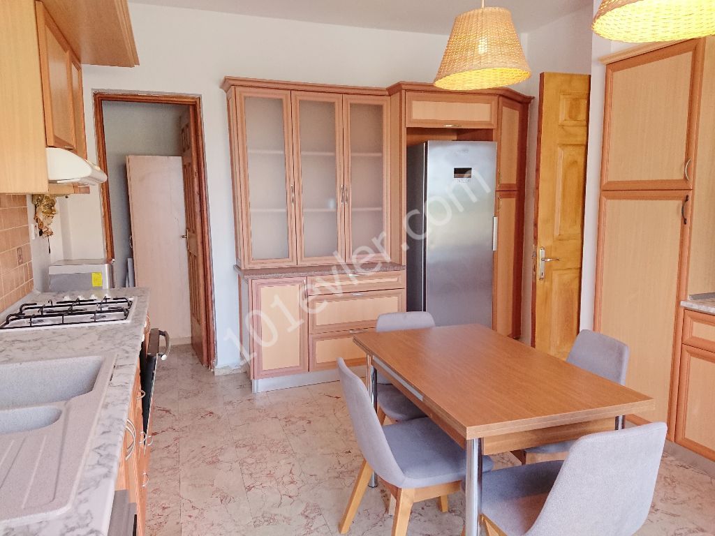 Girne Çevreyolunda Dağ ve Deniz Manzaralı Merkezi Isıtmalı 3+1 Özel Havuzlu Kiralık Lüks Villa!!!