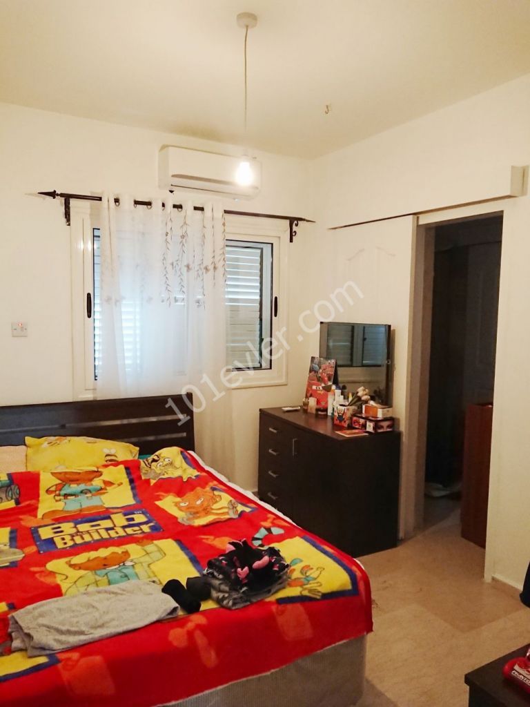 Girne Merkez'e yakın  Geniş Bakımlı 4+1 Büyük Teraslı Şömineli Satılık Penthouse 