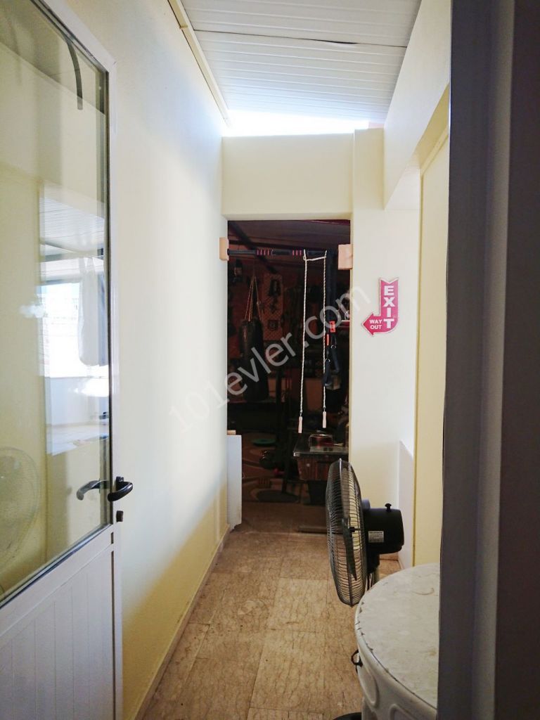 Girne Merkez'e yakın  Geniş Bakımlı 4+1 Büyük Teraslı Şömineli Satılık Penthouse 