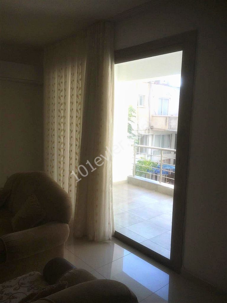 Girne Merkez'de Çarşıya ve Servislere Yürüme Mesafesi Asansörlü Yeni 2+1 Daire Kiralık