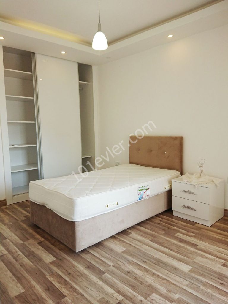 Girne'de Prestijli, Güvenlikli Rezidansta Lüks 3+1 EŞYALI Kiralık daire!