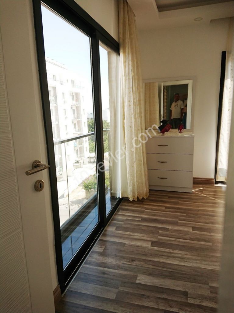 Girne'de Prestijli, Güvenlikli Rezidansta Lüks 3+1 EŞYALI Kiralık daire!