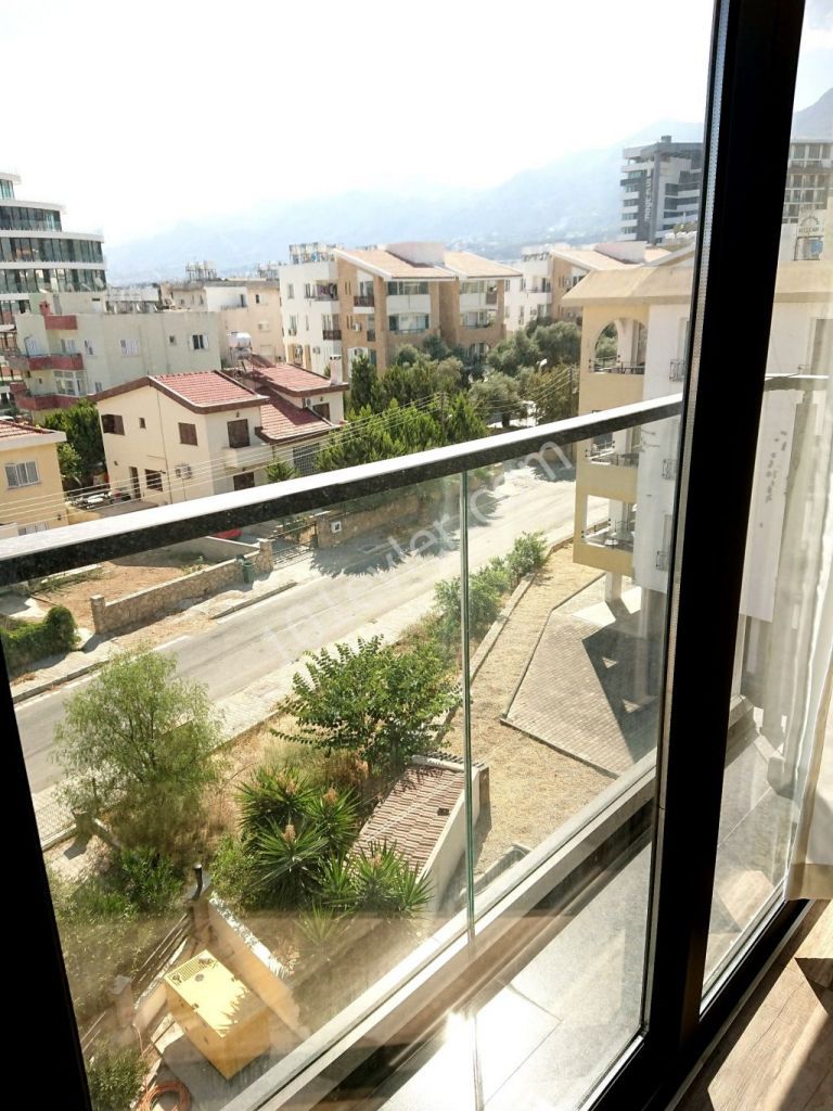 Girne'de Prestijli, Güvenlikli Rezidansta Lüks 3+1 EŞYALI Kiralık daire!