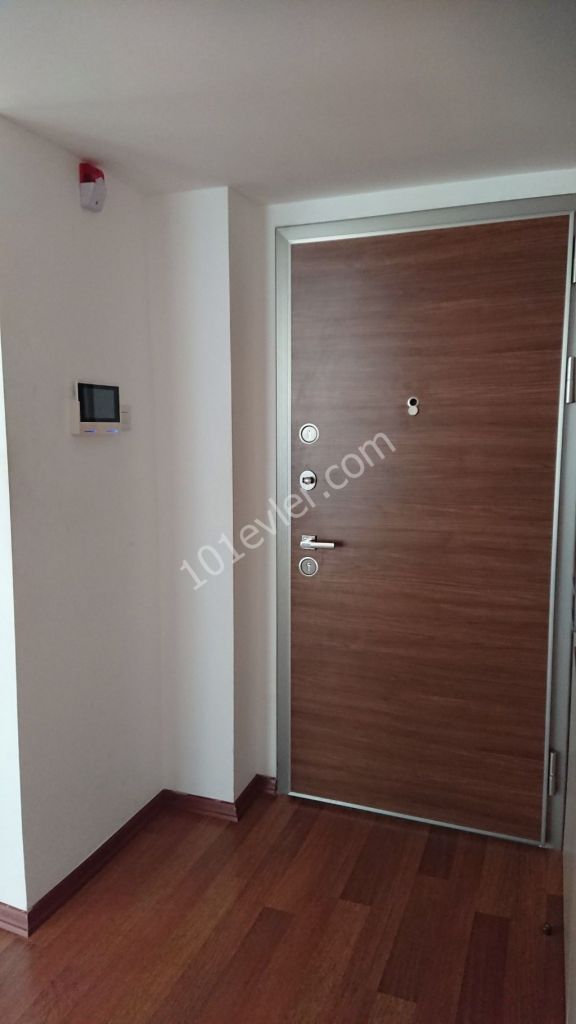 Girne Yeni Liman Bölgesi'nde 7/24 Güvenlikli Rezidansta Lüks 2+1 Kiralık Daire! 