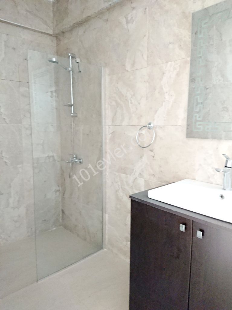 Girne Merkezde 360 derece Manzaralı, Dev Teraslı Tüm Kata Sahip 2+1 TAM Penthouse!