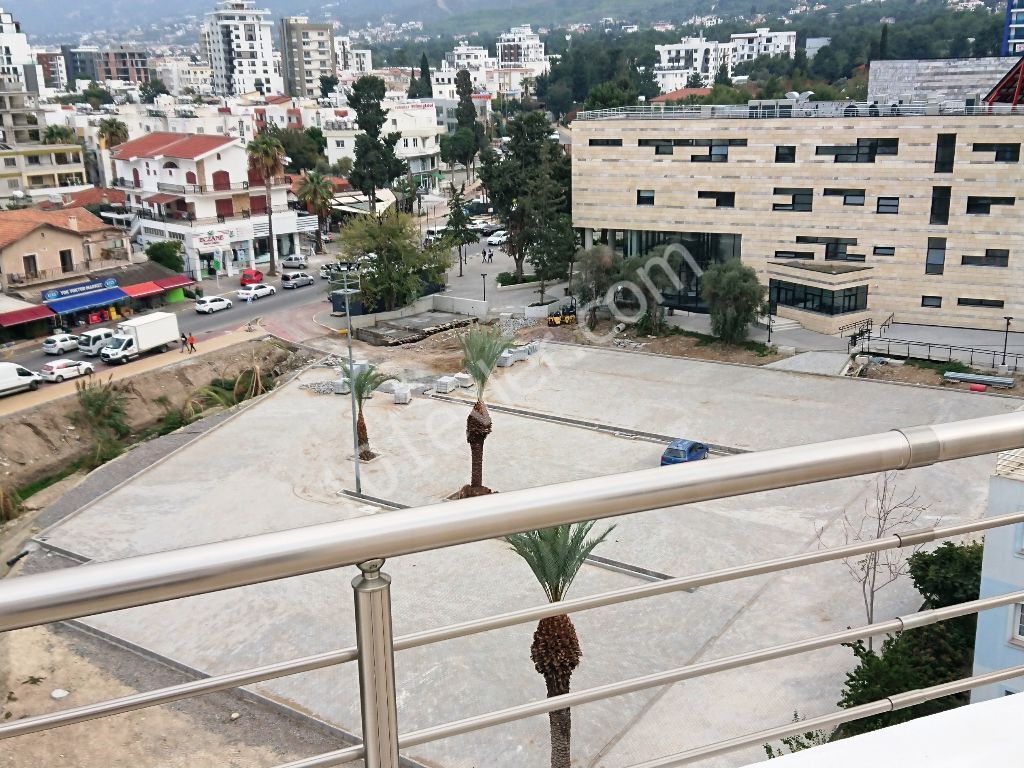 Girne Merkezde 360 derece Manzaralı, Dev Teraslı Tüm Kata Sahip 2+1 TAM Penthouse!