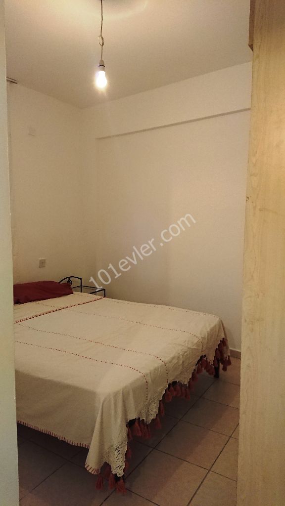 Girne Merkezde Çarşıya ve Servislerin Geçtiği Anayola 1dk Yürüme Mesafesi 2+1 Kiralık Daire 