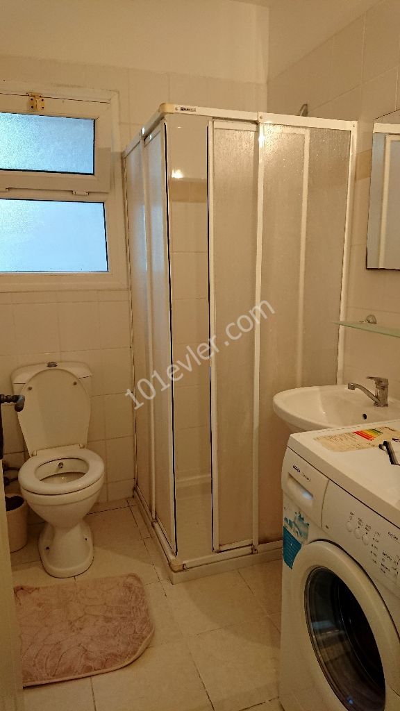 Girne Merkezde Çarşıya ve Servislerin Geçtiği Anayola 1dk Yürüme Mesafesi 2+1 Kiralık Daire 