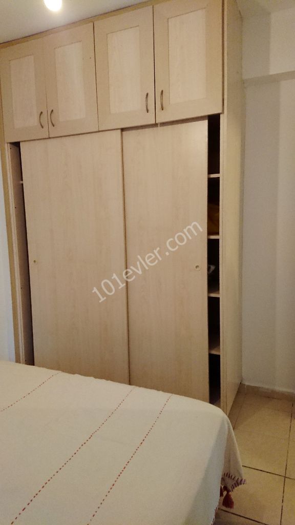 Girne Merkezde Çarşıya ve Servislerin Geçtiği Anayola 1dk Yürüme Mesafesi 2+1 Kiralık Daire 