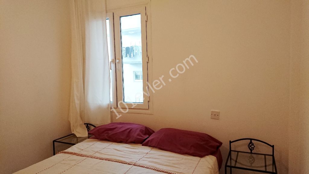 Girne Merkezde Çarşıya ve Servislerin Geçtiği Anayola 1dk Yürüme Mesafesi 2+1 Kiralık Daire 