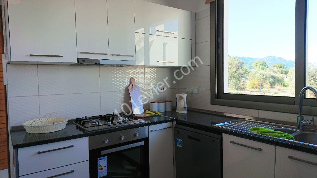 Flat To Rent in Zeytinlik, Kyrenia