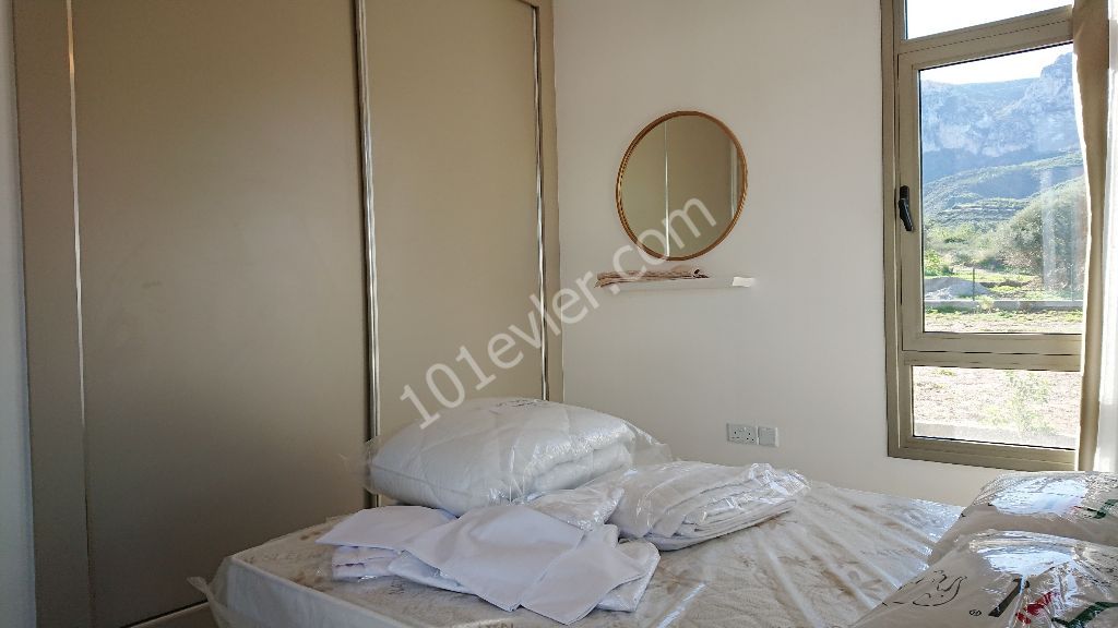 Zeytinlik-Girne 'de Ortak Havuzlu Sitede Zemin Kat Büyük Teraslı LÜKS EkstraFull Eşyalı Kiralık daireler! 