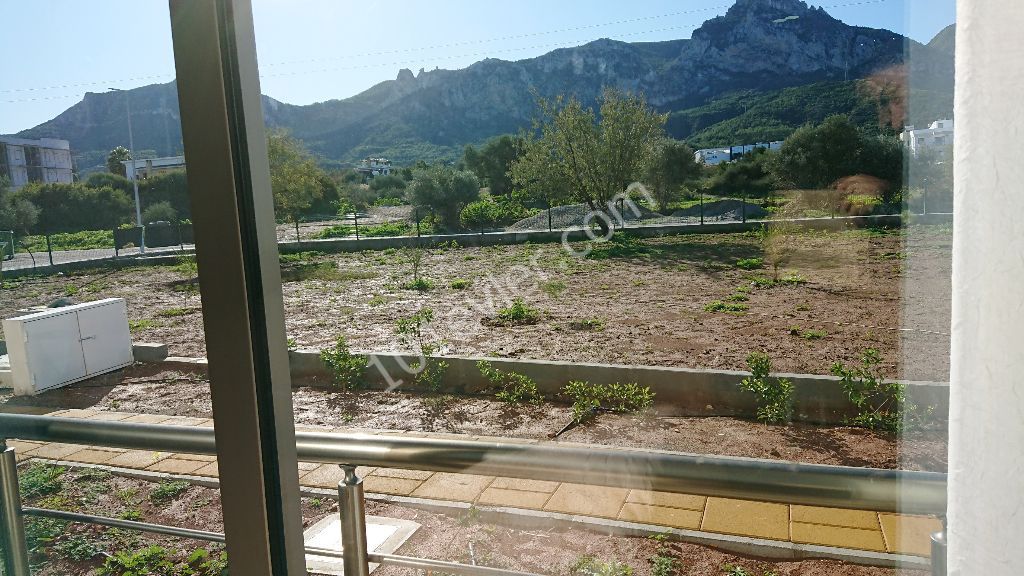 Flat To Rent in Zeytinlik, Kyrenia