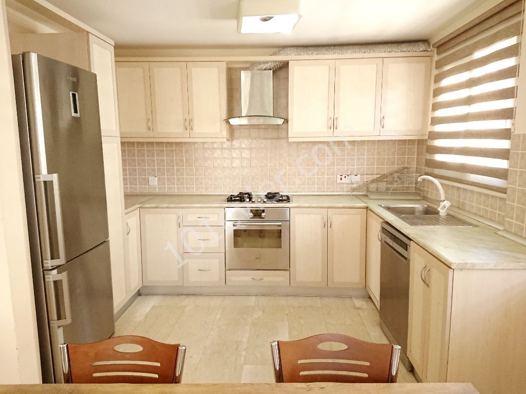 Girne Öğretmen Evi Bölgesinde Nezih Bakımlı Apartmanda  3+1 Full Eşyalı SATILIK ve KİRALIK Daire 