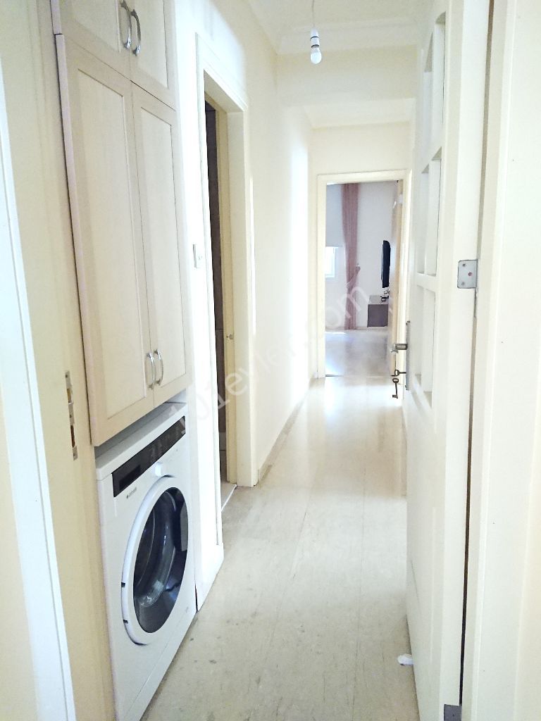 Girne Öğretmen Evi Bölgesinde Nezih Bakımlı Apartmanda  3+1 Full Eşyalı SATILIK ve KİRALIK Daire 