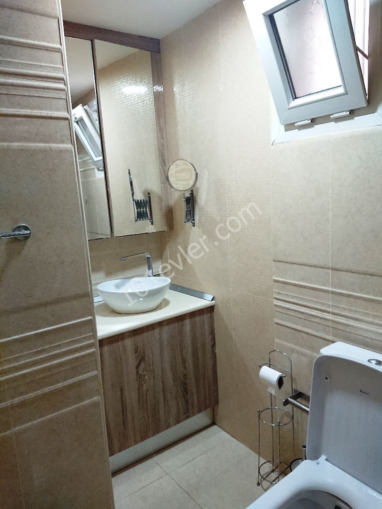 Girne Öğretmen Evi Bölgesinde Nezih Bakımlı Apartmanda  3+1 Full Eşyalı SATILIK ve KİRALIK Daire 