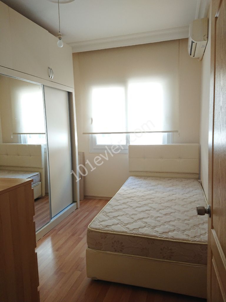 Girne Öğretmen Evi Bölgesinde Nezih Bakımlı Apartmanda  3+1 Full Eşyalı SATILIK ve KİRALIK Daire 